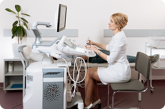 Klinikada ko‘rik jarayoni fotosurati